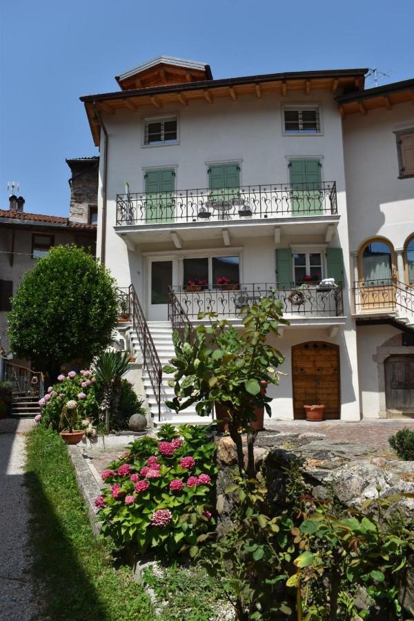 Api Tenna Apartments Glicine 1 Bagian luar foto